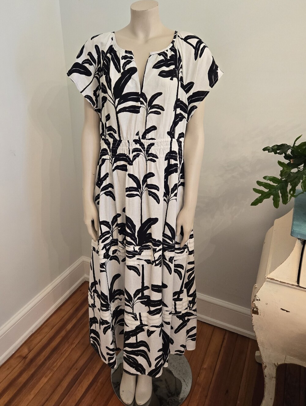 Tahari Black & White Modern Tropical-Print Maxi Dress Size L